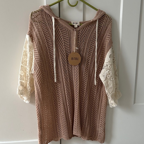 BiBi Sweaters - NWT Bibi Short Sleeved Hooded Sweater - Size Small